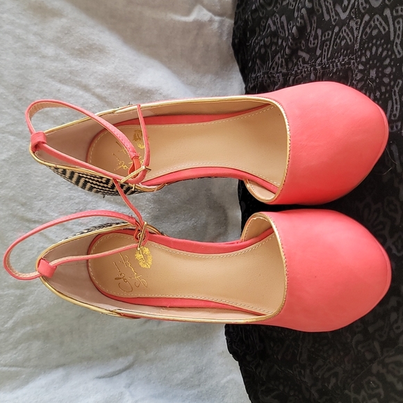 Colin Stuart wedges coral color size 6.5 - Picture 2 of 6